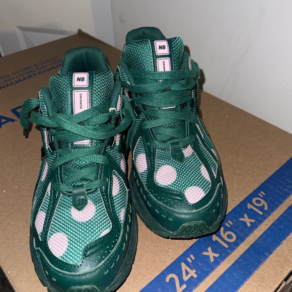 New balance 1906r Polka dot pack green. Size 12